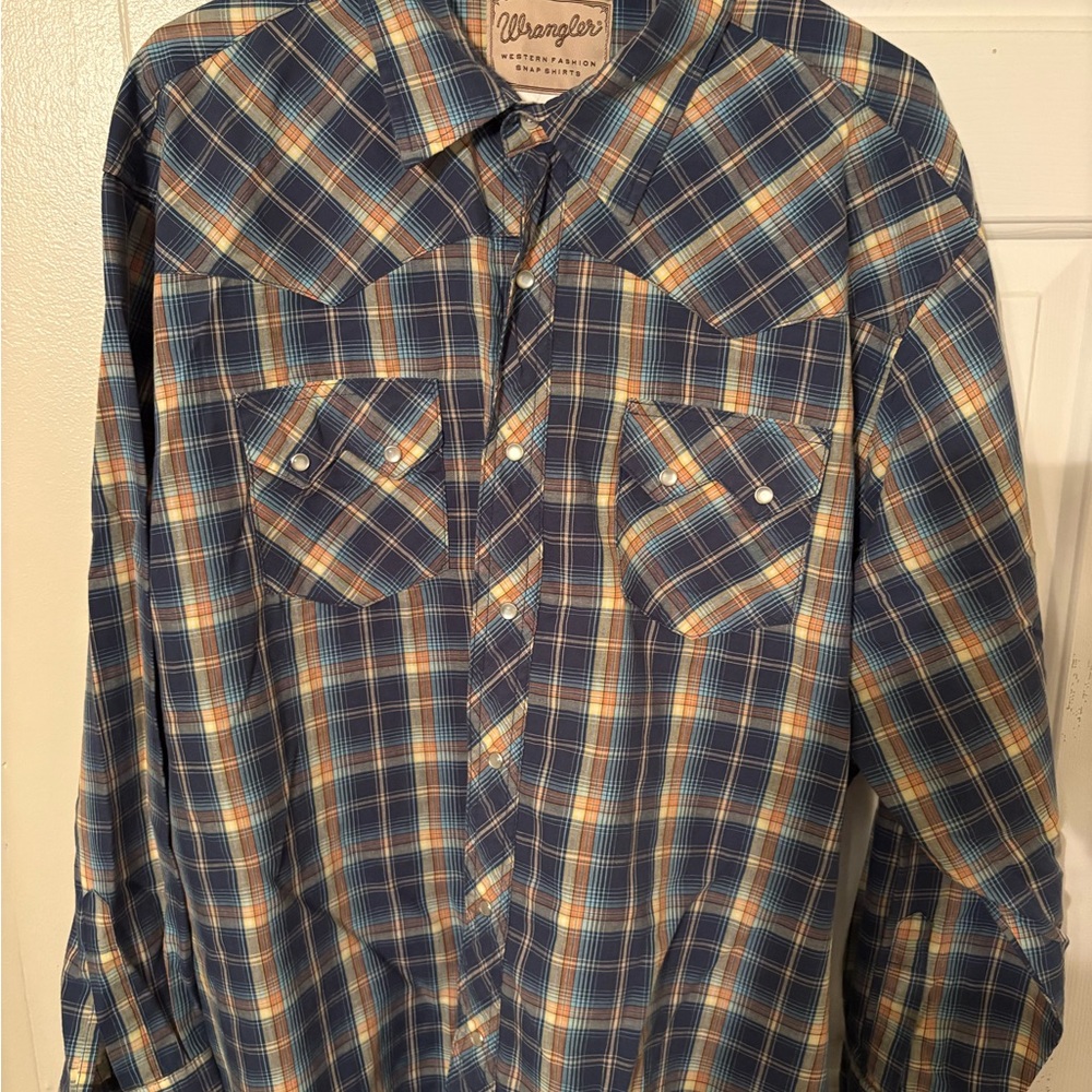 Wrangler Men's Multicolor Plaid Button-Down Shirt